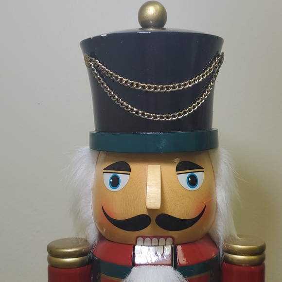 Nutcracker - Picture 2 of 7